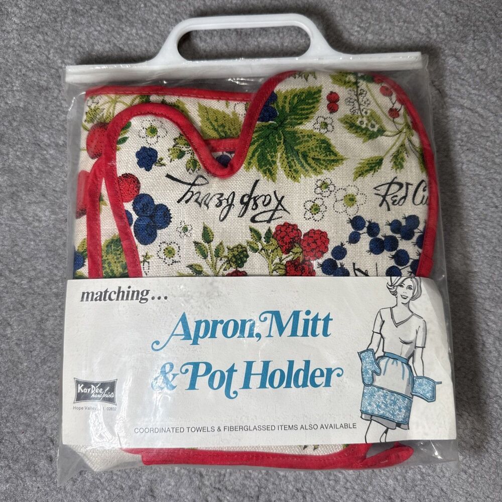 Vintage Apron Mitt And Pot Holder Fruit Print Set Berries Raspberry  Currant
